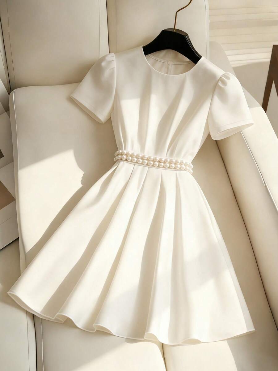 Franclia 优雅象牙色缎面圆领花瓣袖束腰珍珠腰带褶裥连衣裙，尽显高贵典雅的名媛风范，衬托身材。 - 杏色 - 查看 1