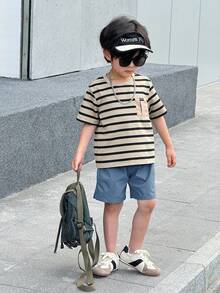 SHEIN Little Byeori 2件套男童休闲舒适百搭条纹印花撞色口袋圆领短袖T恤和纯色短裤套装 - 霧霾藍 - 查看 5