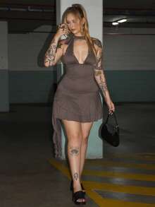 Arliah 性感复古极简V领荷叶边下摆收腰连衣裙 - 咖啡 - 查看 6