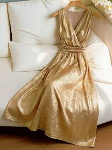 Franclia 女士优雅金属色交叉领无袖褶皱腰身连衣裙，适合派对和宴会场合 - 金色 - 查看 3