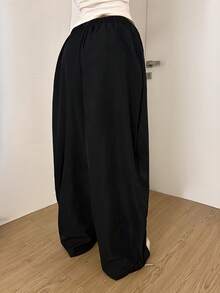 StreetHx 女士宽松阔腿裤，松紧腰带，大字母印花 - 黑色 - 查看 2