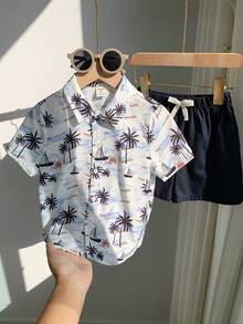 男童休闲杏色翻领短袖开衫衬衫搭配松紧腰短裤套装，印花纹理面料，适合居家、外出、上学、旅行和度假穿着。 - 彩色 - 查看 3