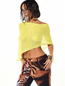 SUMWON WOMEN Áo choàng nữ dệt kim móc đính sequin, kiểu dáng bất đối xứng, trễ vai, tay cánh dơi và dáng ngắn. - Màu vàng - Xem 4