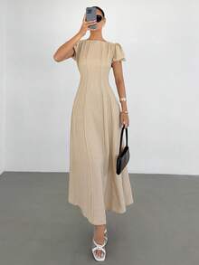 Siren Gaze Đầm midi màu be thanh lịch dành cho nữ với chi tiết tinh tế và tay áo ngắn phồng, cổ thuyền, dáng dài thướt tha. Đầm midi gân sọc thời trang dành cho nữ với cổ thuyền, tay áo phồng và gấu xòe, thích hợp mặc hàng ngày. Đầm dài màu be, đầm dài thanh lịch, đầm tay phồng, đầm màu trung tính dành cho nữ, đầm mùa hè. - Màu be - Xem 6