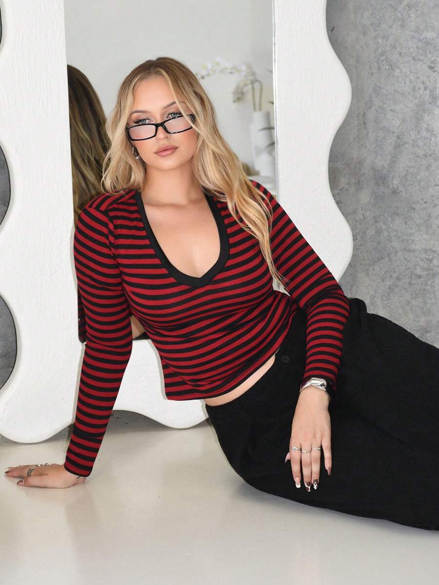 Arliah 女式秋季四季垃圾摇滚日常外出装灰色和黑色条纹针织V领长袖T恤 - 紅色 - 查看 1