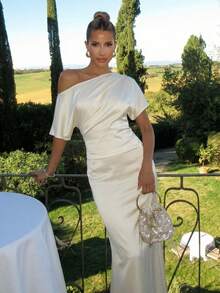 Lumalex 优雅象牙色二合一长款连衣裙,采用不对称单肩领口设计,垂褶短袖,塑形收腰,缝线清晰的紧身胸衣,光滑缎面面料,修身直筒长款连衣裙,完美适用于夏季、春假旅行、邮轮旅行、海滩周末、度假、派对、约会之夜、婚礼、舞会、宴会、生日、嘉年华、节日和其他假日活动。这款连衣裙展现了浪漫的情人节氛围、新潮少女的魅力、波西米亚休闲风、低调奢华、商务时尚以及轻松度假的优雅气质。荷叶边下摆修身长袖连衣裙:层次丰富,点缀闪亮元素,是参加奢华舞会、招待会、宴会、婚礼、锐舞派对、节日庆典、假日聚会和户外晚间活动的理想之选——无论何时您需要打造精致而又引人注目的派对造型,它都是您的完美之选。 - 杏色 - 查看 4