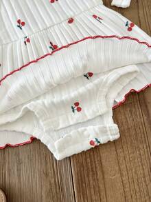 SHEIN 女宝宝樱桃印花无袖连衣裙，甜美可爱的女宝宝夏季连体衣 - 白色 - 查看 4