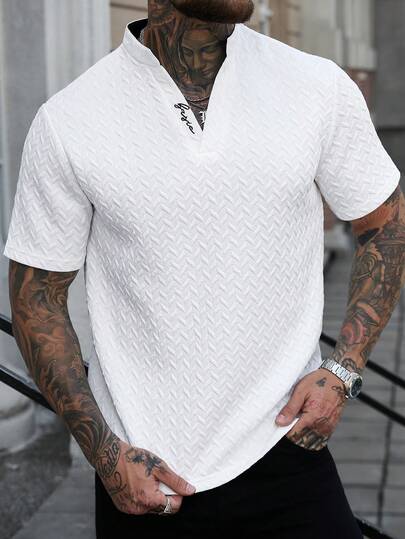 Manfinity Homme Áo thun nam cổ chữ V thêu chữ theo phong cách tối giản