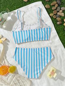 SHEIN 少女比基尼套装，女童泳衣套装，休闲度假风，蓝色泳衣，条纹针织面料，双肩带，两件套，背心搭配泳裤，时尚休闲，精致优雅，淑女范儿十足，适合游泳、夏季假期、海滩、海边、游泳池、夏季派对、休闲度假等场合。 - 藍色 - 查看 2