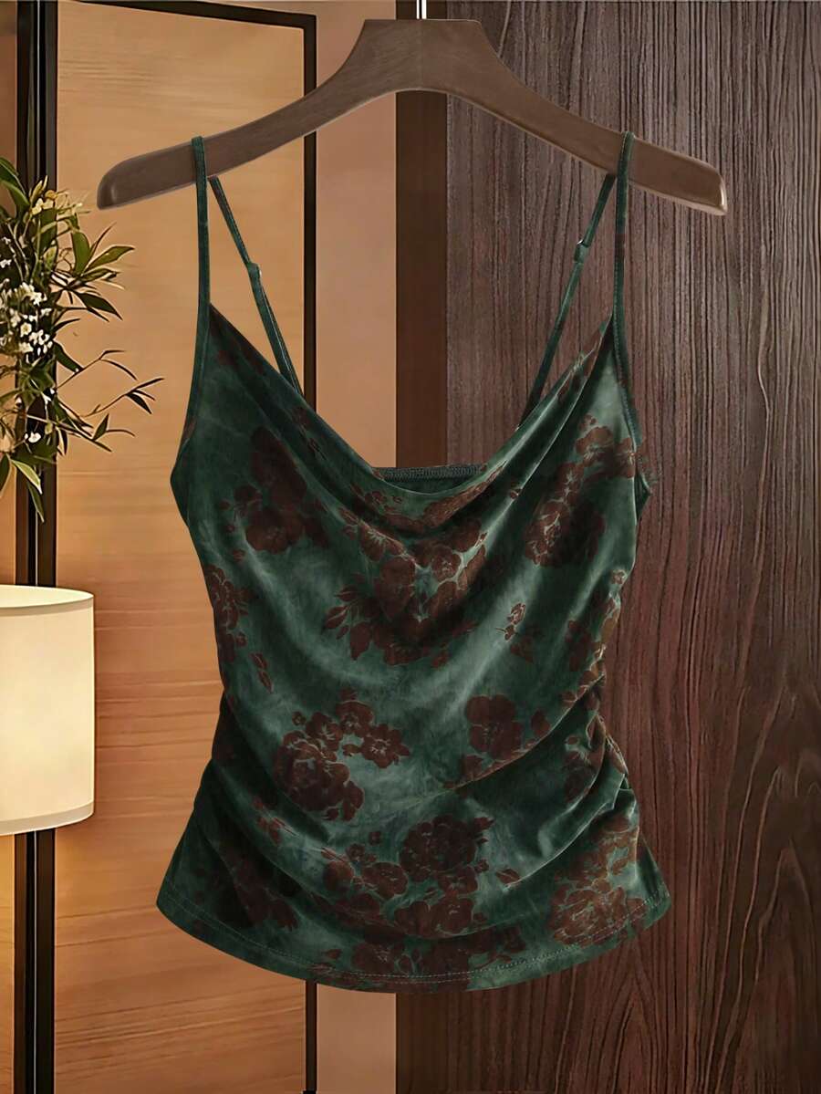 GlowEve Camiseta ajustada de mujer con cuello drapeado y estampado floral - Verde Oscuro - Ver 1