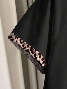 Bộ đồ thể thao tối giản màu đen dành cho nữ tuổi teen gồm áo thun tay raglan dáng rộng và quần short, họa tiết da báo phối màu tương phản sành điệu, phù hợp cho mùa xuân và mùa hè, thoải mái và dễ chịu khi mặc hàng ngày, thuộc dòng sản phẩm mùa hè mát mẻ, thiết yếu cho các cô gái tuổi teen, đồ không thể thiếu khi trở lại trường, trang phục cơ bản mùa hè cho nữ, phong cách Hàn Quốc mùa xuân và mùa hè, thời trang hàng ngày cho tuổi teen. - Màu Xám nhạt - Xem 4