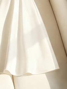 Franclia 优雅象牙色缎面圆领花瓣袖束腰珍珠腰带褶裥连衣裙，尽显高贵典雅的名媛风范，衬托身材。 - 杏色 - 查看 4