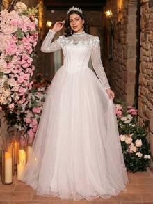 Aureia 大码优雅白色立领长袖修身鱼尾婚纱，饰有花卉蕾丝、网纱拼接和可拆卸拖尾 - 白色 - 查看 5