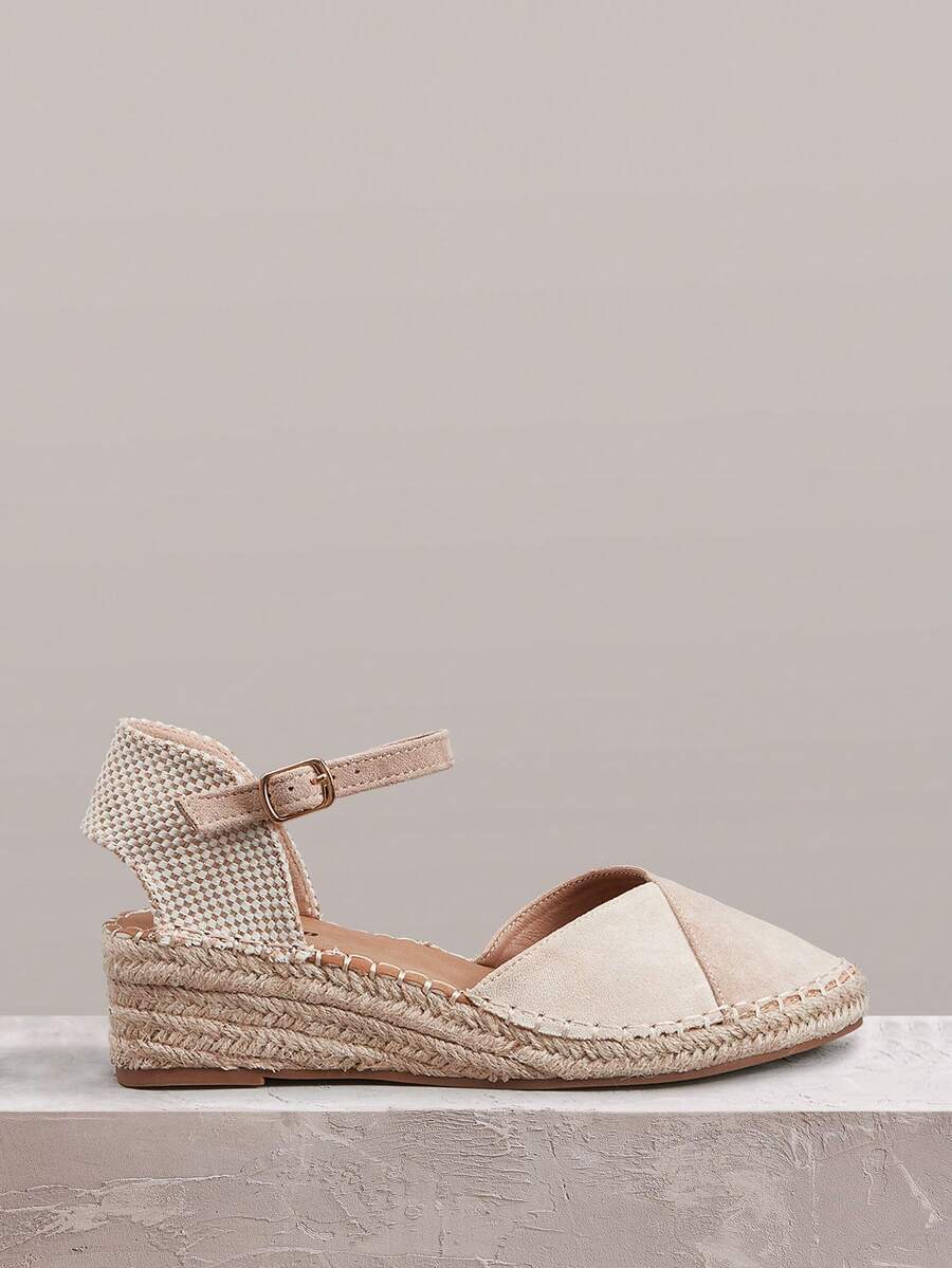 Styleloop Women's Thick Sole Hemp Rope Fashion Vacation Round Toe Buckle Shoes - Apricot - View 1