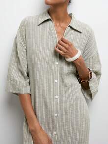 Maija 女士落肩条纹前开襟纽扣休闲中长连衣裙，夏季百搭 - 軍綠色 - 查看 7