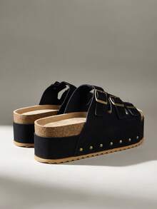 Sandal đế xuồng cao 6.5cm màu đen, đính đinh tán, thời trang và năng động với quai điều chỉnh được, thoải mái khi đi làm, đi học và đi chơi ngoài trời. - màu đen - Xem 3