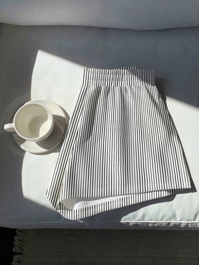 Comfortcana Plus Size Women's Casual Loose Black & White Striped Print Pattern Shorts