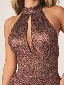 MISSGUIDED 豹纹露背吊带迷你连衣裙，腰部褶皱设计，露背款式，适合派对、鸡尾酒会、晚宴等场合。 - 咖啡 - 查看 2