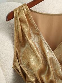 Franclia 女士优雅金属色交叉领无袖褶皱腰身连衣裙，适合派对和宴会场合 - 金色 - 查看 6