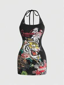 ROMWE Đầm siêu ngắn nữ phong cách Y2K cổ yếm phối ren tương phản hình hổ, thư pháp Trung Quốc, hoa mai và khẩu hiệu thực vật. - màu đen - Xem 1