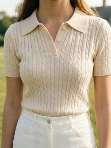 Blusa Polo Tejida, Blusa Cuello V de punto para mujer, tejido trenzado, manga corta, cuello clásico, cierre con botones, ajuste cómodo, estilo elegante y casual, ideal para primavera y verano, estilo old money, ideal para dias casuales o para atuendos de oficina - Beis - Ver 3