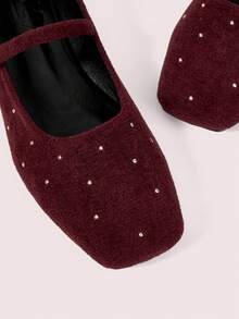 CUCCOO DOLLMOD Zapatos planos de ante burdeos con punta cuadrada, decorados con mini remaches y cinturón - Burdeos - Ver 5