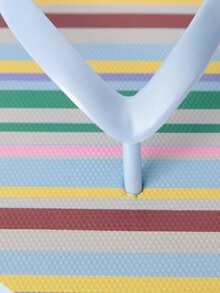 Nöista Dép xỏ ngón kẻ sọc nhiều màu sắc với họa tiết ngang vui tươi và quai màu xanh nhạt – một món đồ thiết yếu đầy màu sắc và dễ mang cho kỳ nghỉ hè và những ngày xuân nắng ấm. - Màu xanh lam - Xem 6