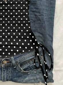 SHEIN EZwear ملابس علوية قصيرة مطوية بنقشة نقاط بيضاء وسوداء للنساء ذوات الحجم الكبير، بأسلوب هيبي وجذاب وكيوت، مناسبة لمهرجانات الموسيقى Y2K - متعدد الألوان - مشاهدة 3