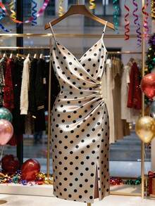 Franclia Đầm slip dự tiệc cocktail cổ chữ V thời trang, viền bèo nhún, cài nút, in họa tiết, ôm eo, gợi cảm, thích hợp cho công sở, dành cho nữ. Đầm chấm bi, đầm quấn, đầm lụa, đầm hai dây, đầm chấm bi, đầm cocktail nữ, đầm thanh lịch nữ, đầm vàng nữ, đầm chấm bi cho nữ, đầm thanh lịch nữ, đầm dự tiệc nữ, đầm nữ, đầm quấn cổ điển thanh lịch, đầm quấn quanh người dự đám cưới cho nữ, đầm nữ trang phục trang trọng. - Màu be - Xem 1