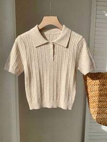 Blusa Polo Tejida, Blusa Cuello V de punto para mujer, tejido trenzado, manga corta, cuello clásico, cierre con botones, ajuste cómodo, estilo elegante y casual, ideal para primavera y verano, estilo old money, ideal para dias casuales o para atuendos de oficina - Beis - Ver 5