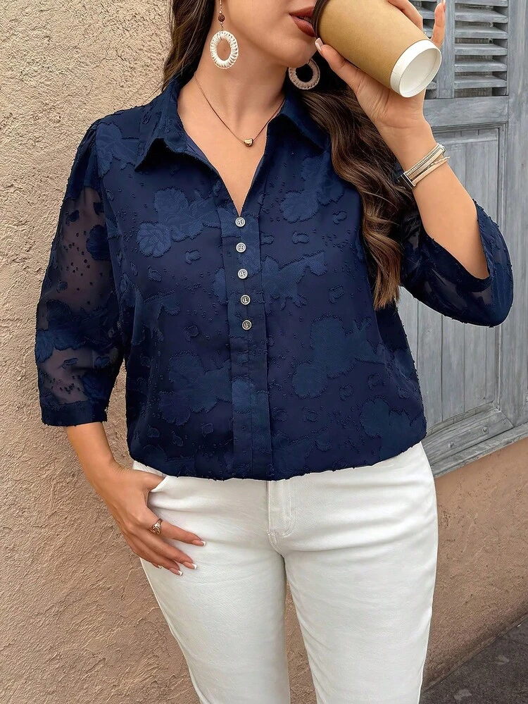 EMERY ROSE Blusa casual de mujer talla grande de unicolor, con cuello en V, mangas 3/4, decoración de botones y tejido de chifón jacquard - Azul Marino - Añade 6