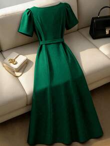 Elenzga Đầm ngắn tay cổ bèo nhún dáng chữ A thắt eo bằng vải thanh lịch dành cho nữ cỡ lớn, thích hợp cho công sở, đi làm, hẹn hò, đi chơi, phong cách cổ điển, lễ tốt nghiệp, ngày lễ, Ngày Valentine, lễ hội âm nhạc, Ngày của Mẹ, Halloween, Lễ Tạ ơn, Lễ Phục sinh, Ngày Quốc khánh, khiêu vũ, hẹn hò, tiệc tùng, đám cưới, hoạt động ngoài trời. Đầm cài nút, đầm midi, đầm xanh cho nữ, đầm thường ngày màu xanh lá cây cho nữ, đầm xanh lá cây kiểu dáng mới nhất cho nữ, đầm nữ trang phục trang trọng. - Màu xanh lá cây đậm - Xem 3