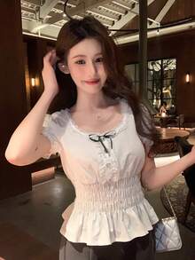 FRIFUL 女士圆领荷叶边领口，蝴蝶结装饰，修身花瓣袖，荷叶边拼接下摆，宫廷风格上衣 - 白色 - 查看 5