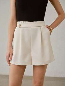 MOTF PREMIUM Quần short nữ màu trơn, xếp ly, có khuy trang trí, kiểu dáng thanh lịch công sở. - Màu be - Xem 4