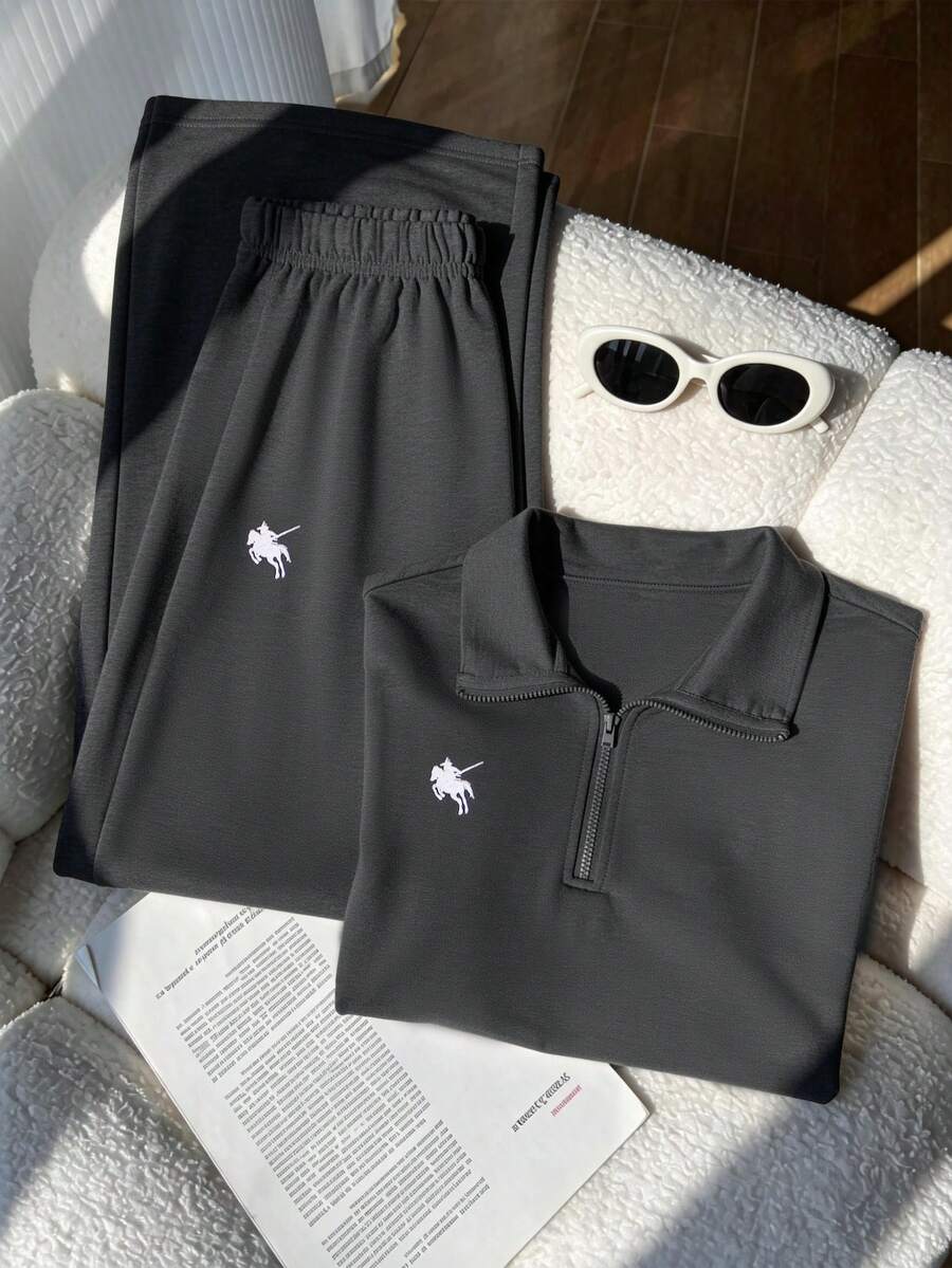 SHEIN 两件套少女时尚休闲卫衣套装,灰色翻领拉链短袖露脐连帽衫搭配同色宽松长裤,正面刺绣设计,适合外出、室内、运动、聚会、上学、春季、夏季、秋季穿着。 - 深灰色 - 查看 1