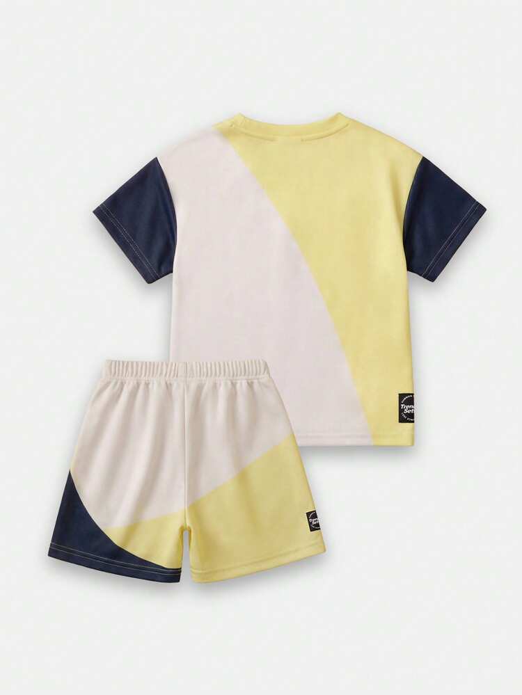 Set aus farblich abgesetztem T-Shirt und Shorts