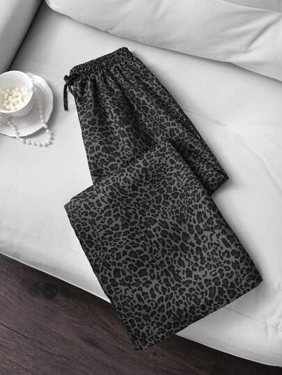 SHEIN 女童复古风阔腿裤，采用修身黑色豹纹印花，阔腿设计，直筒收腿剪裁，弹性腰带和抽绳，休闲百搭，适合休闲穿着和返校季。