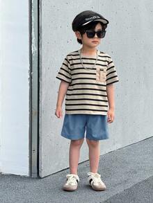 SHEIN Little Byeori 2件套男童休闲舒适百搭条纹印花撞色口袋圆领短袖T恤和纯色短裤套装 - 霧霾藍 - 查看 6