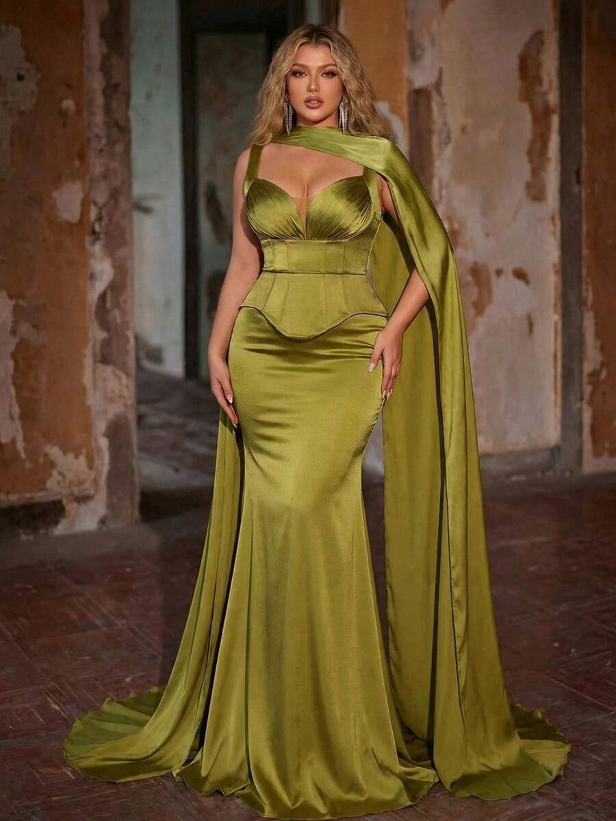 Aureia Vestido plus size elegante e romântico verde-oliva com gola plissada, sem mangas e barra sereia em chiffon, ideal para festas noturnas, encontros, bailes, férias e casamentos.