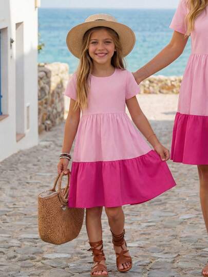 SHEIN Vestido de línea A con dobladillo de encaje bordado de contraste con flores tejidas para niña, con parches de rosas florales nacionales, de manga corta, adecuado para uso diario, festivales, vacaciones, reuniones familiares y ocasiones especiales, conjunto de hermanas, primavera y verano, lindo, elegante, dulce, vintage y de moda.