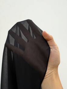 Rustia Áo kiểu nữ cỡ lớn thời trang và thanh lịch màu đen bằng vải chiffon hơi xuyên thấu, vạt áo bất đối xứng, vai bất đối xứng, áo một vai mùa xuân/hè, áo hở vai cỡ lớn, trang phục đi nghỉ mát cho người có thân hình đầy đặn, áo bất đối xứng, áo xuyên thấu cỡ lớn, áo đen xuyên thấu cỡ lớn, áo một vai, áo choàng xuyên thấu cỡ lớn, áo poncho xuyên thấu, bộ đồ denim cho nữ, trang phục 2 mảnh cho nữ có thân hình đầy đặn, quần jeans nữ cỡ lớn, áo poncho xuyên thấu, áo choàng xuyên thấu, trang phục mùa hè cho nữ cỡ lớn. - màu đen - Xem 9