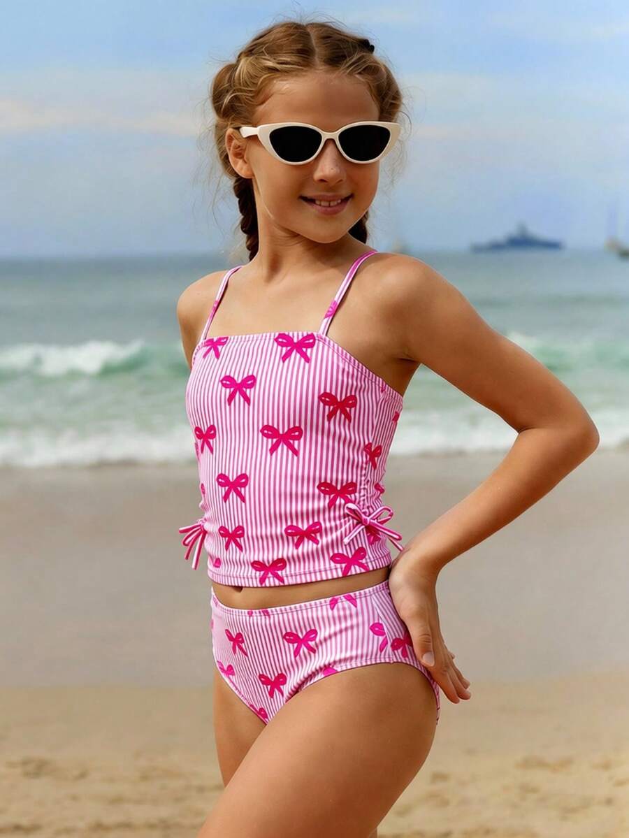 SHEIN 2026新款少女吊带背心套装,细肩带背心上衣和泳裤,品红色条纹蝴蝶结装饰,时尚休闲优雅淑女运动风,充满活力,适合游泳、海滩、泳池、拍照,也是圣诞节、新年、情人节、万圣节、愚人节的礼物佳选。 - 玫紅色 - 查看 1