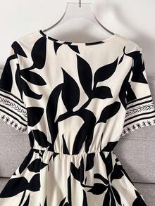 GlowEve Women's Elegant Leaf Print V-Neck Short Sleeve Dress, Summer - Multicolor - View 3