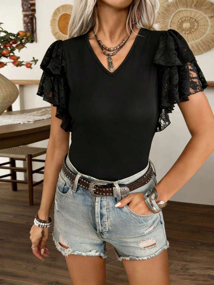 LanaWest 女士休闲黑色V领撞色蕾丝荷叶边下摆短袖T恤，春夏款 - 黑色 - 查看 1