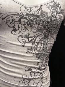 Jeanoix Women's Sexy Y2K Style Tight Graphic Print V-Neck T-Shirt - Grey - View 4