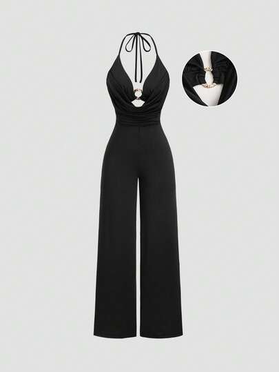 Sweetra 女士夏季时尚露背性感V领挂脖金属装饰修身镂空腰部Y2K休闲连体裤，适合度假、日常穿着和通勤。