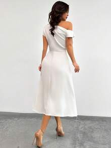 Firerie 女士优雅简约精致浪漫魅力情人节约会派对日常连衣裙，带褶边不对称肩部花卉装饰高腰 A 字中长白色裙子 - 白色 - 查看 9