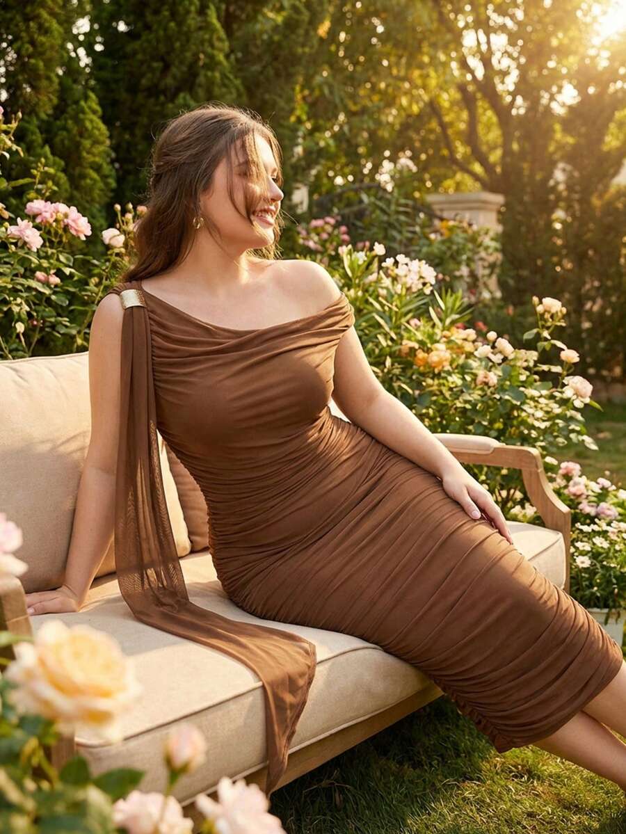 SHEIN MOD 加大码棕色不对称系带肩褶饰修身连衣裙棕色连衣裙，秋季外出装 - 棕色 - 查看 1