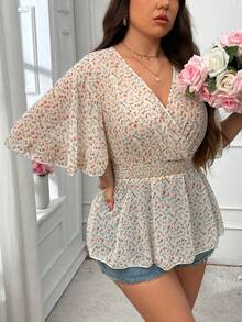 SHEIN 大码印花荷叶边袖度假风春夏V领衬衫，适合圣诞节穿着，荷叶边上衣，印花夏季衬衫，V领衬衫，印花上衣，春季新款衬衫，女士衬衫，夏季女士衬衫，休闲优雅印花衬衫，夏季女士上衣 - 杏色 - 查看 7