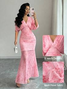 Modelyn Đầm dài ôm dáng màu hồng tay cánh dơi cổ chữ V in hoa, thích hợp cho kỳ nghỉ lãng mạn. - Hồng - Xem 2